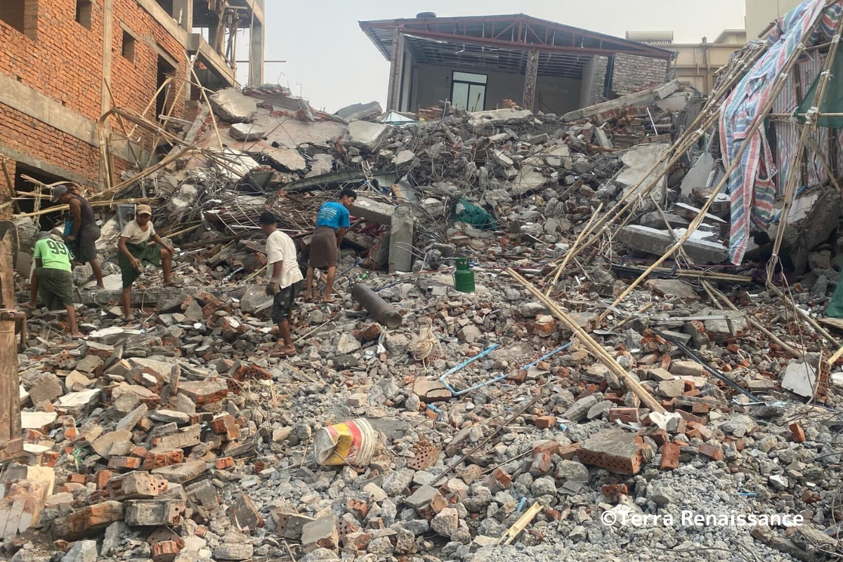 ミャンマー　大地震で崩れ去った建物