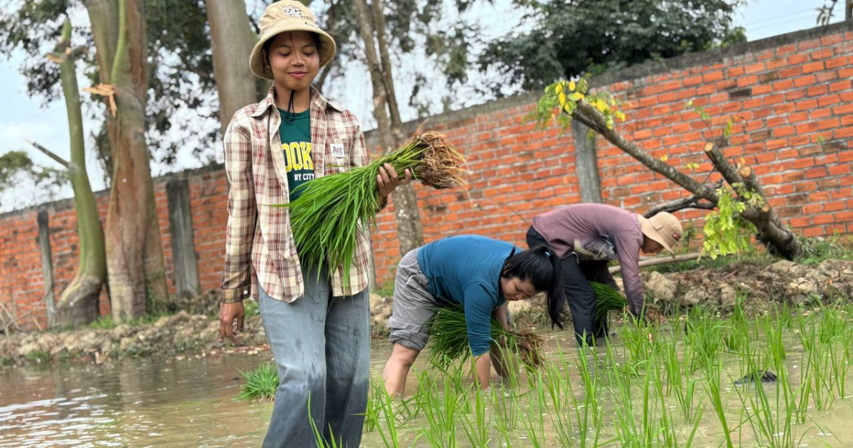 【カンボジア】From soccer field to rice field! 実践を通じた未来のリーダーたちの学び