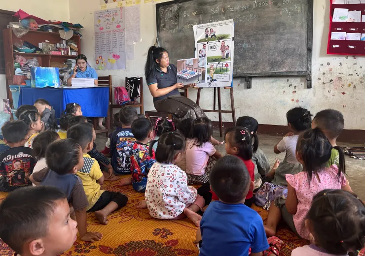 ラスター爆弾の汚染地域に住む子どもたち