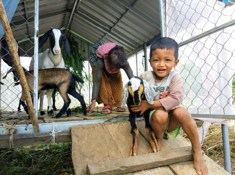 不発弾の被害や貧困に苦しむ家庭