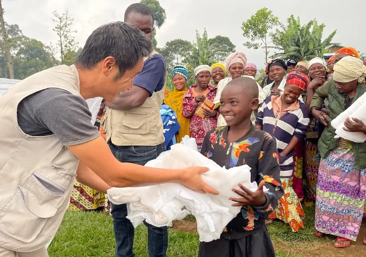 ラスター爆弾の汚染地域に住む子どもたち