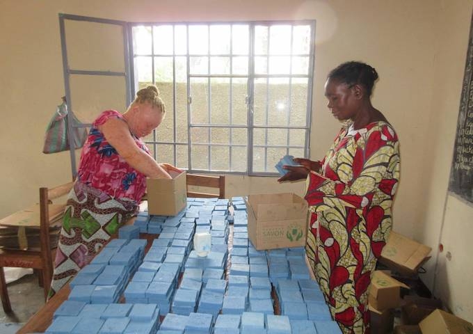 コロナ禍で、紛争被害を受けた女性たちが24,000個の石鹸を生産できました。