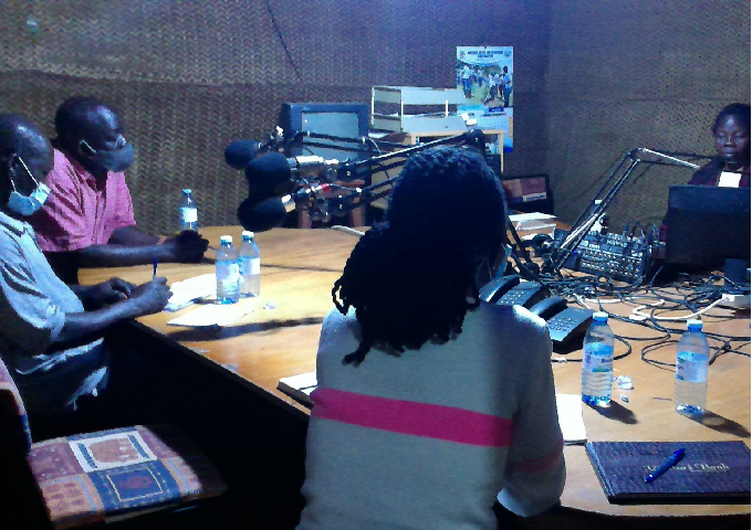 【ウガンダ】【緊急支援プロジェクト】ラジオによる啓発や緊急支援を行いました