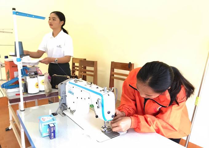 【ラオス】裁縫ビジネスがスタート、民族伝統の衣装文化を生かして