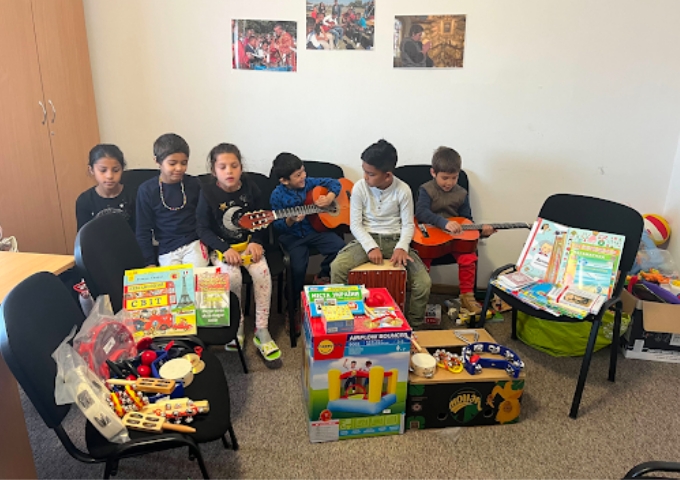 ■支援事例②：子どもたち向けにロマの楽器の提供